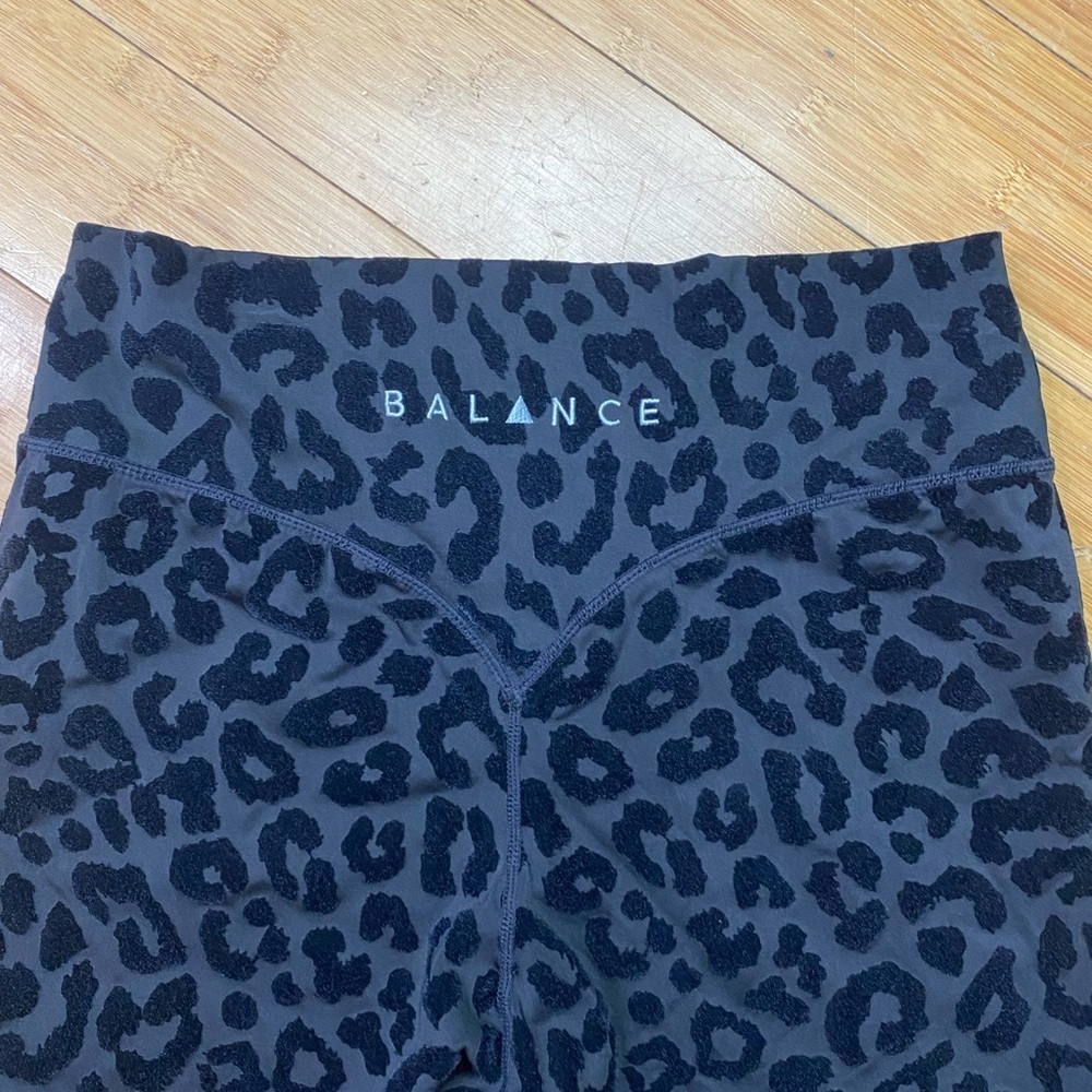 Balance Athletica Lux Rider Shorts black velvet leopard pattern - Picture 2 of 4